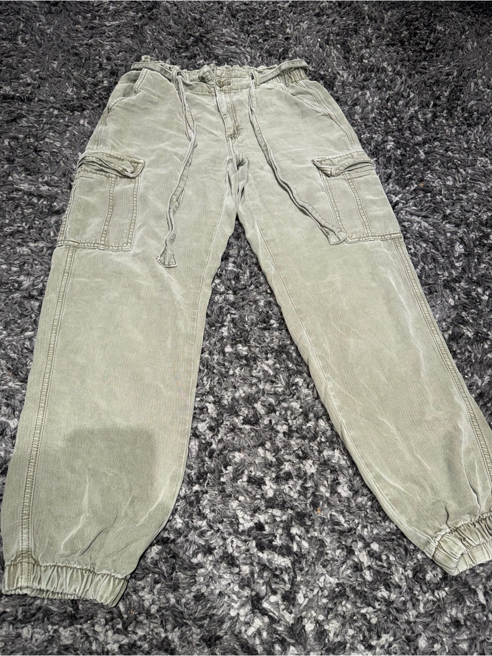 Wome's Olive Green Cargo Corduroy Pants. Size: 6 Long.